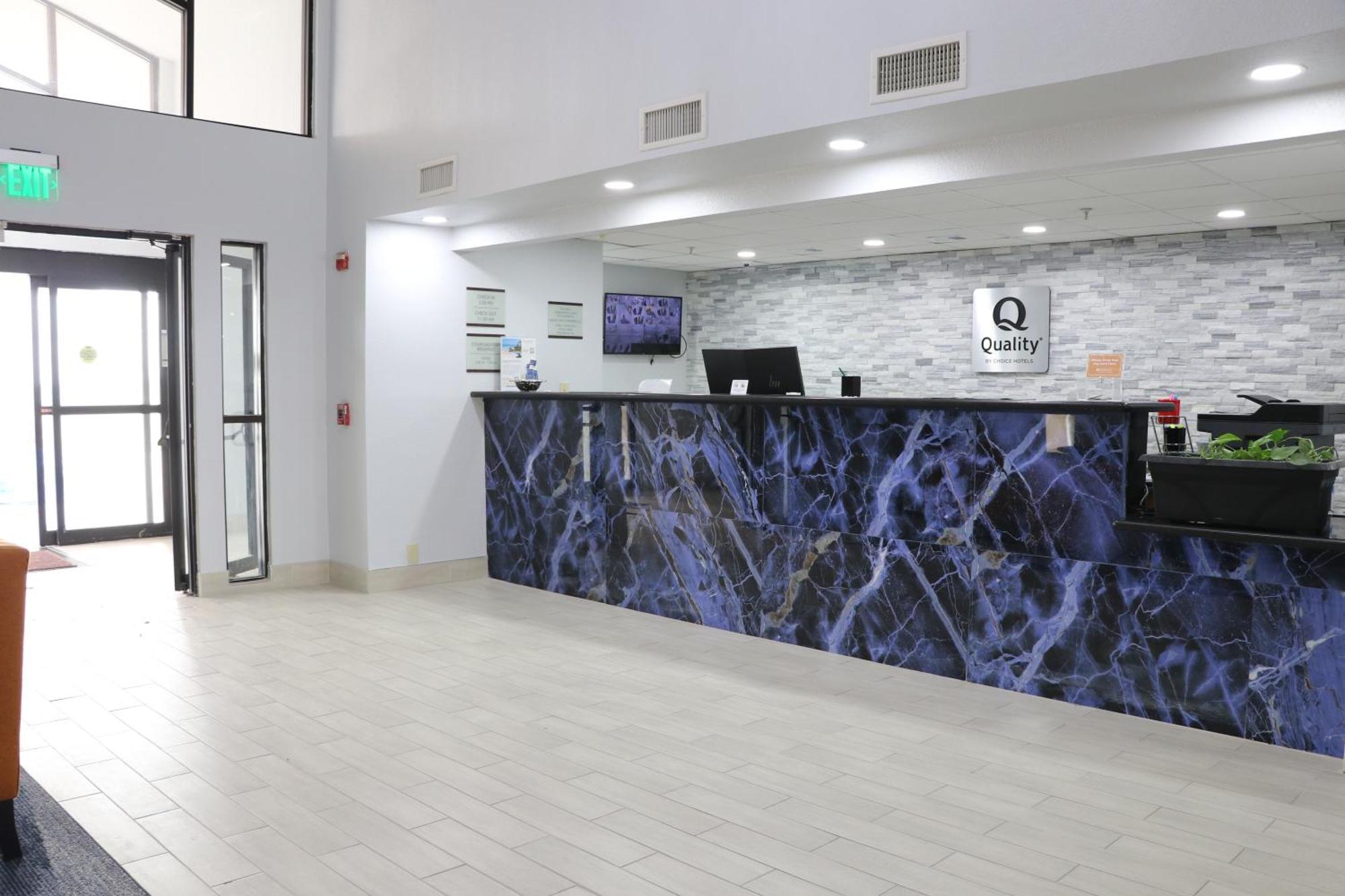Quality Inn & Suites Buda Exterior foto