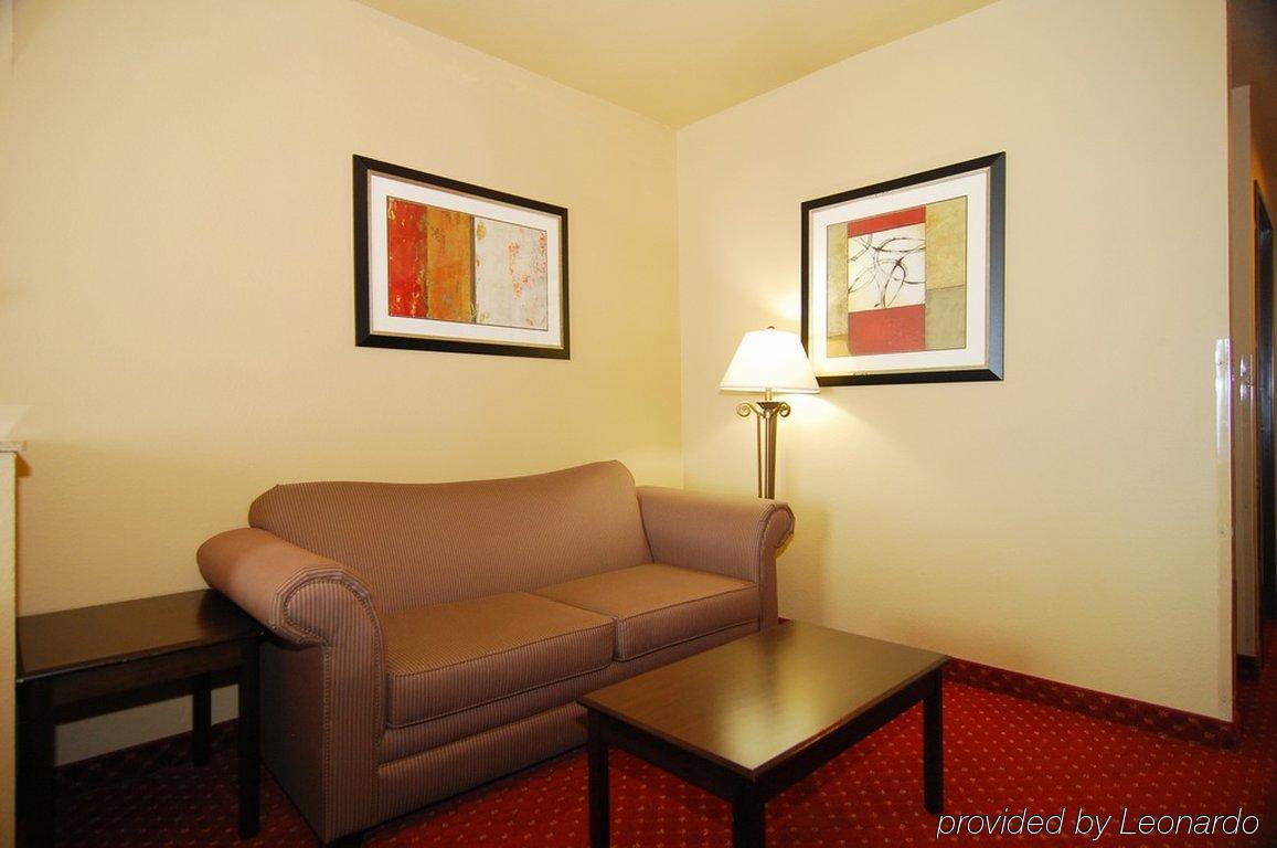 Quality Inn & Suites Buda Quarto foto